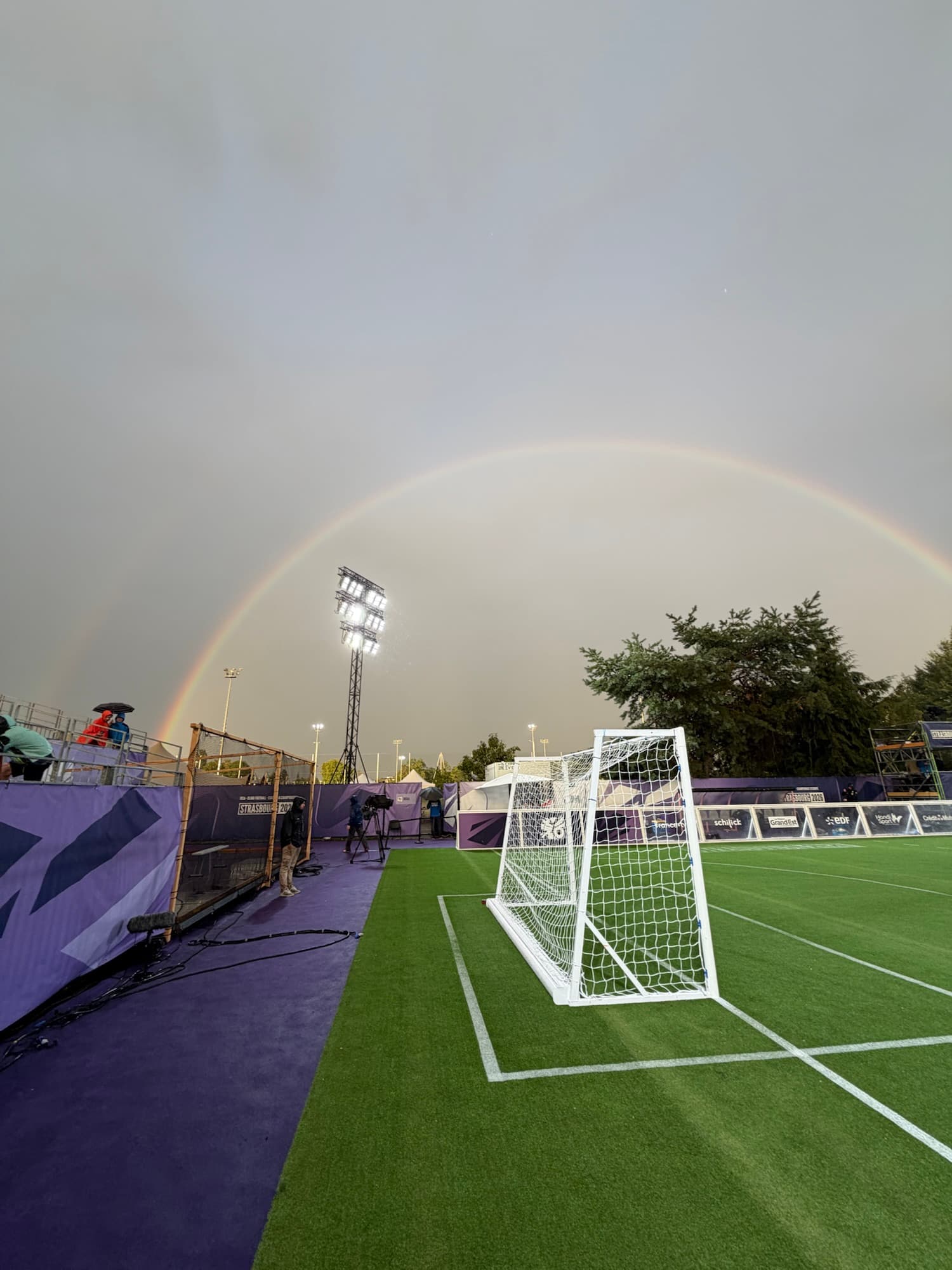 Un arc-en-ciel au-dessus du stade de l’Euro de cécifoot à Strasbourg, après la pluie