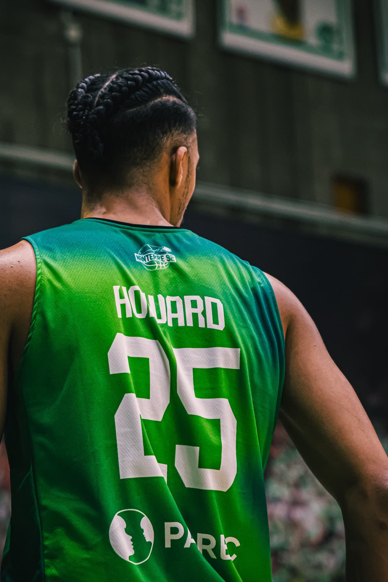 Le dos d’un joueur de Nanterre 92, numéro 25, pendant le match