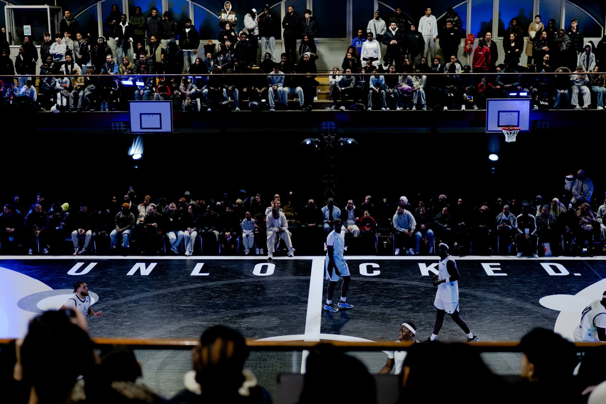 Vue large du terrain et de la salle pendant l’Unlocked Winter Games 2025