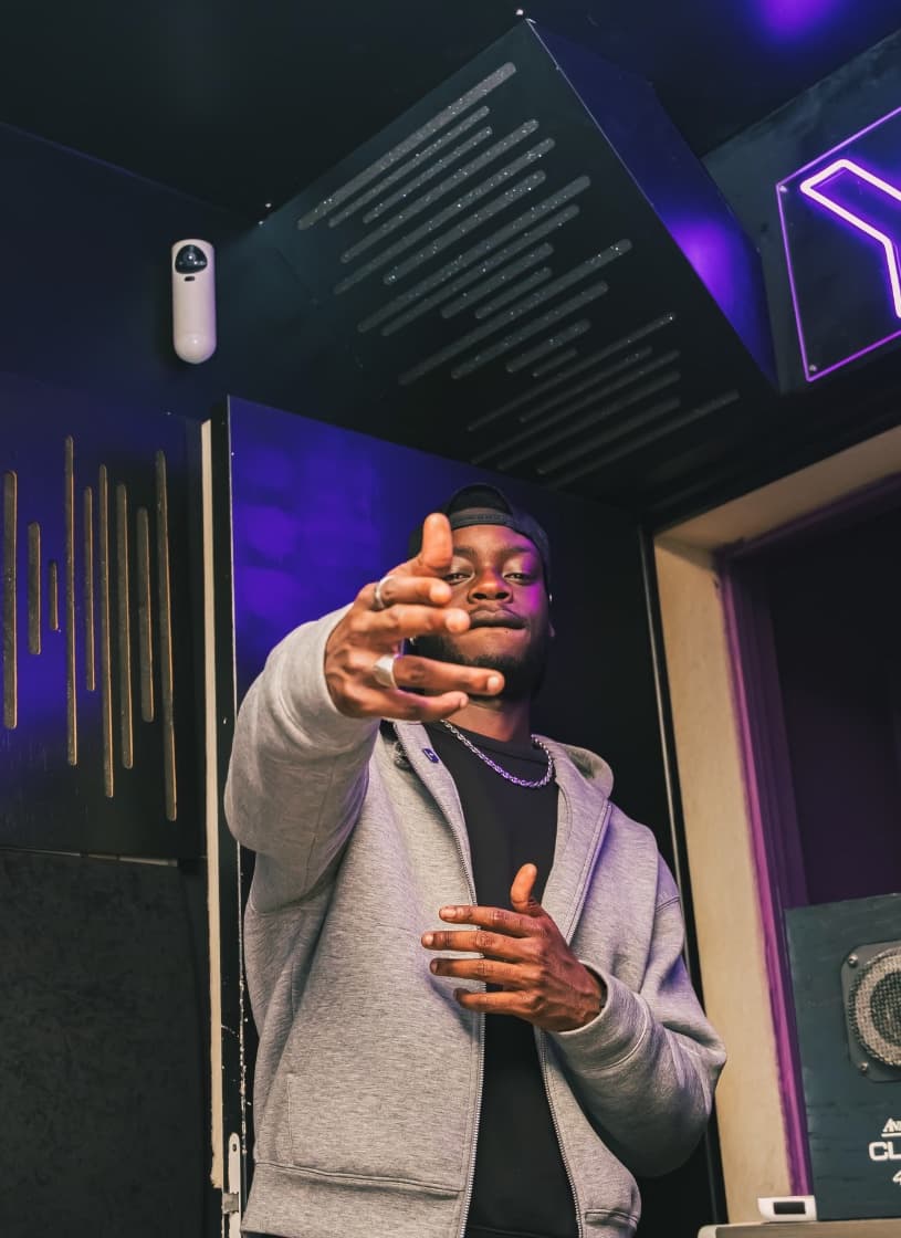 Aperçu de la vidéo — Dinero × YLS Records — série « inside » en studio